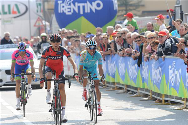 Ivan Santaromita wins stage 3